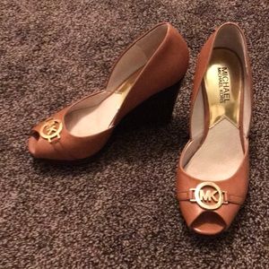 Michael Kors tan wedges sz 6